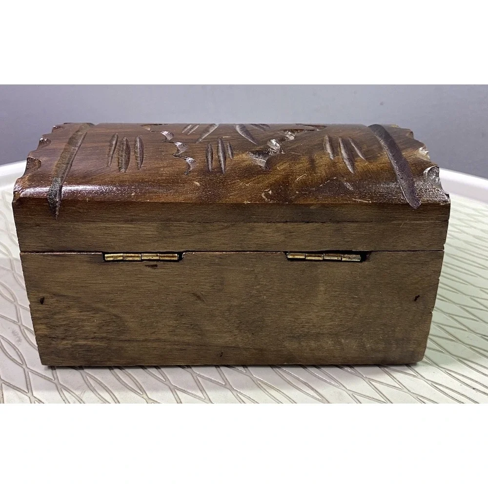 Walnut Wooden Hand carved Vintage Design Jewelry/Trinket Gift Box 5.5